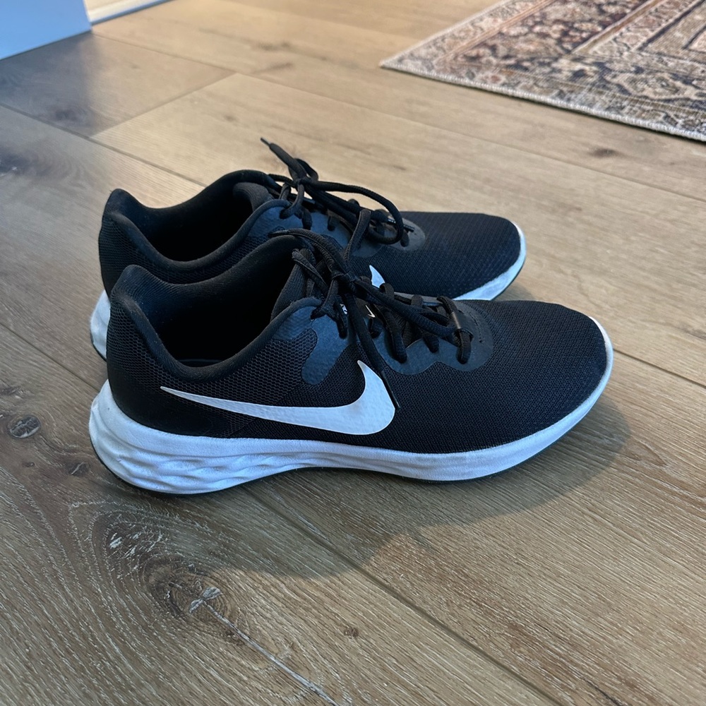 Nike Black and White Running Shoes